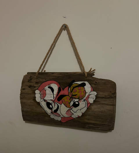 Peinture sur bois personnalisable, réalisée à la main. Modèle Diddl ou autres motifs au choix. Création unique idéale pour une décoration de chambre, un cadeau personnalisé ou une naissance. Possibilité d'ajouter un prénom, une date ou un message.