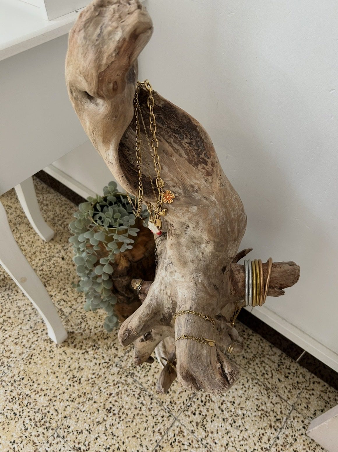 Présentoir à bijoux en bois flotté