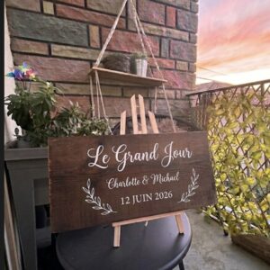 Panneau décoratif personnalisé réalisé à la main pour un événement.