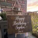 Panneau en bois artisanal pour anniversaire décoration événementielle