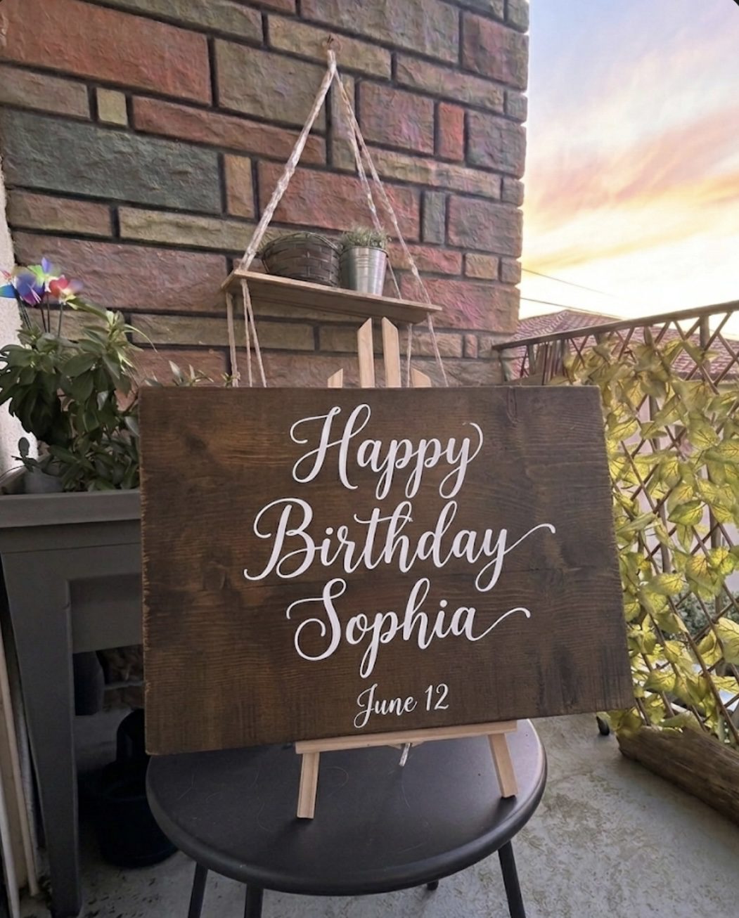 Panneau en bois artisanal pour anniversaire décoration événementielle