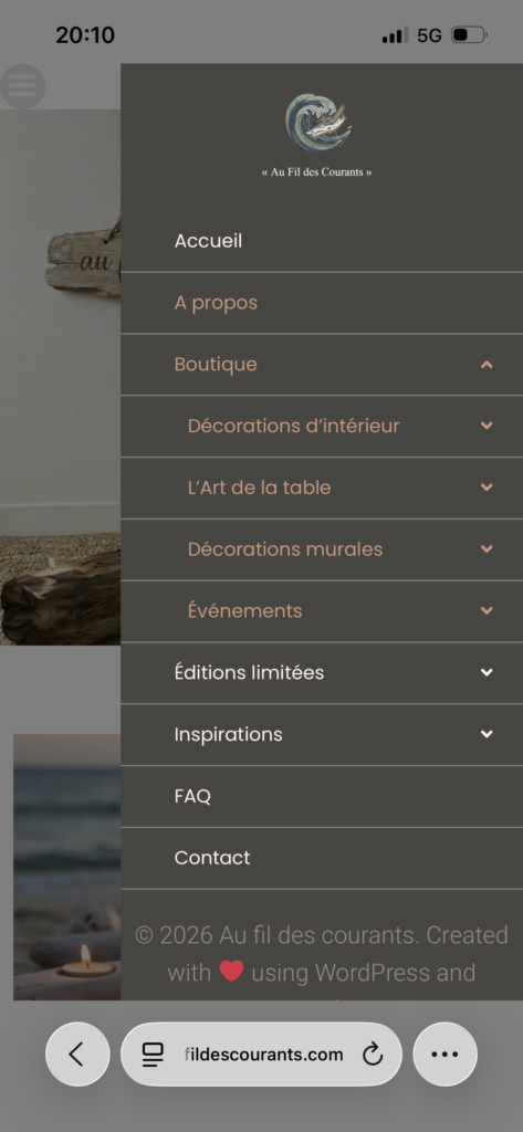 Capture d'écran de la version mobile d'un site e-commerce WordPress affichant les différentes catégories de produits pour une navigation optimisée sur smartphone.