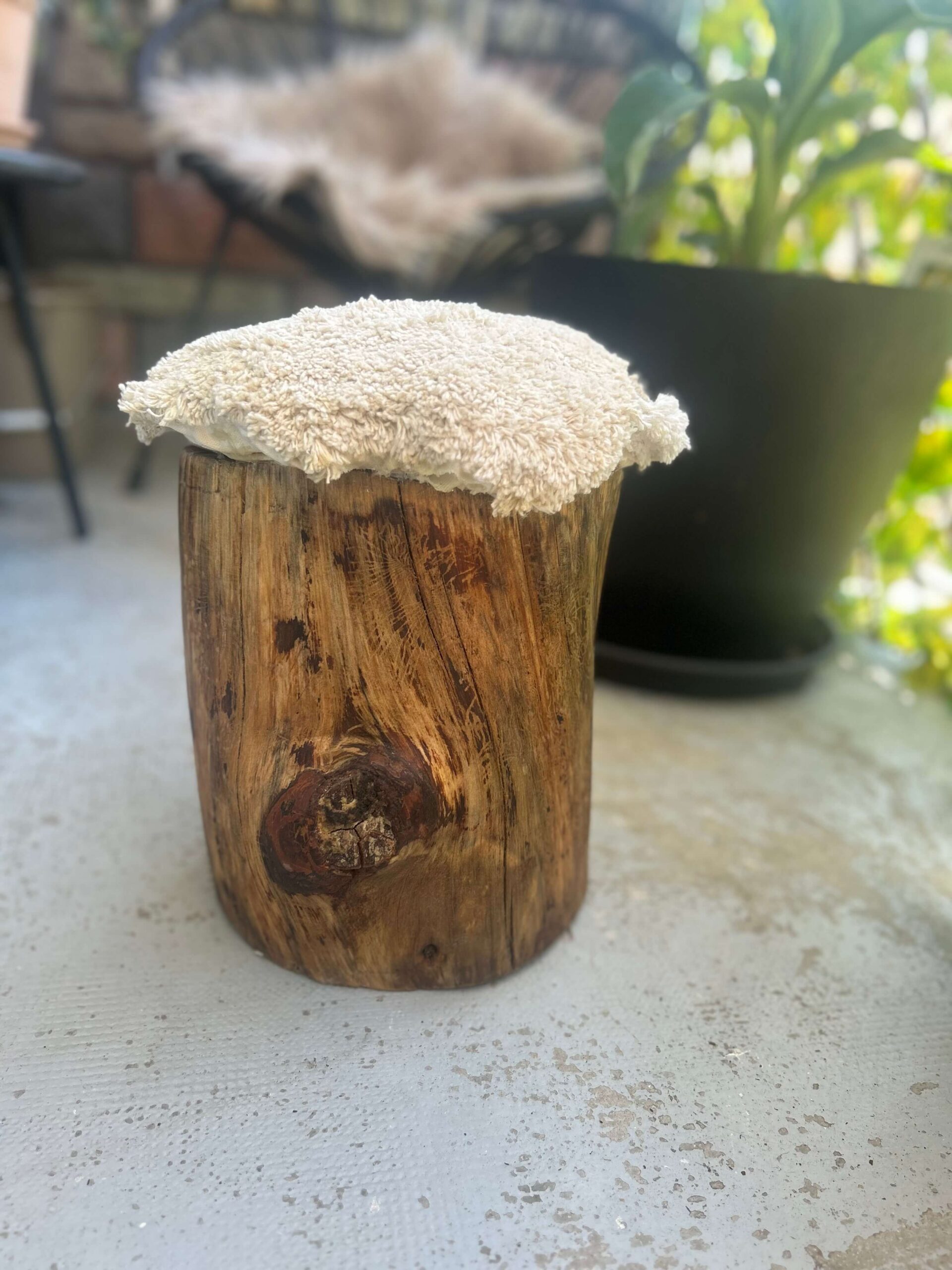Tabouret rustique en chêne – Image 2